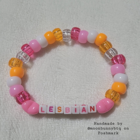Handmade stacking bracelet "lesbian" LGBT pride 🏳️‍🌈 beaded kandi - Picture 4 of 11